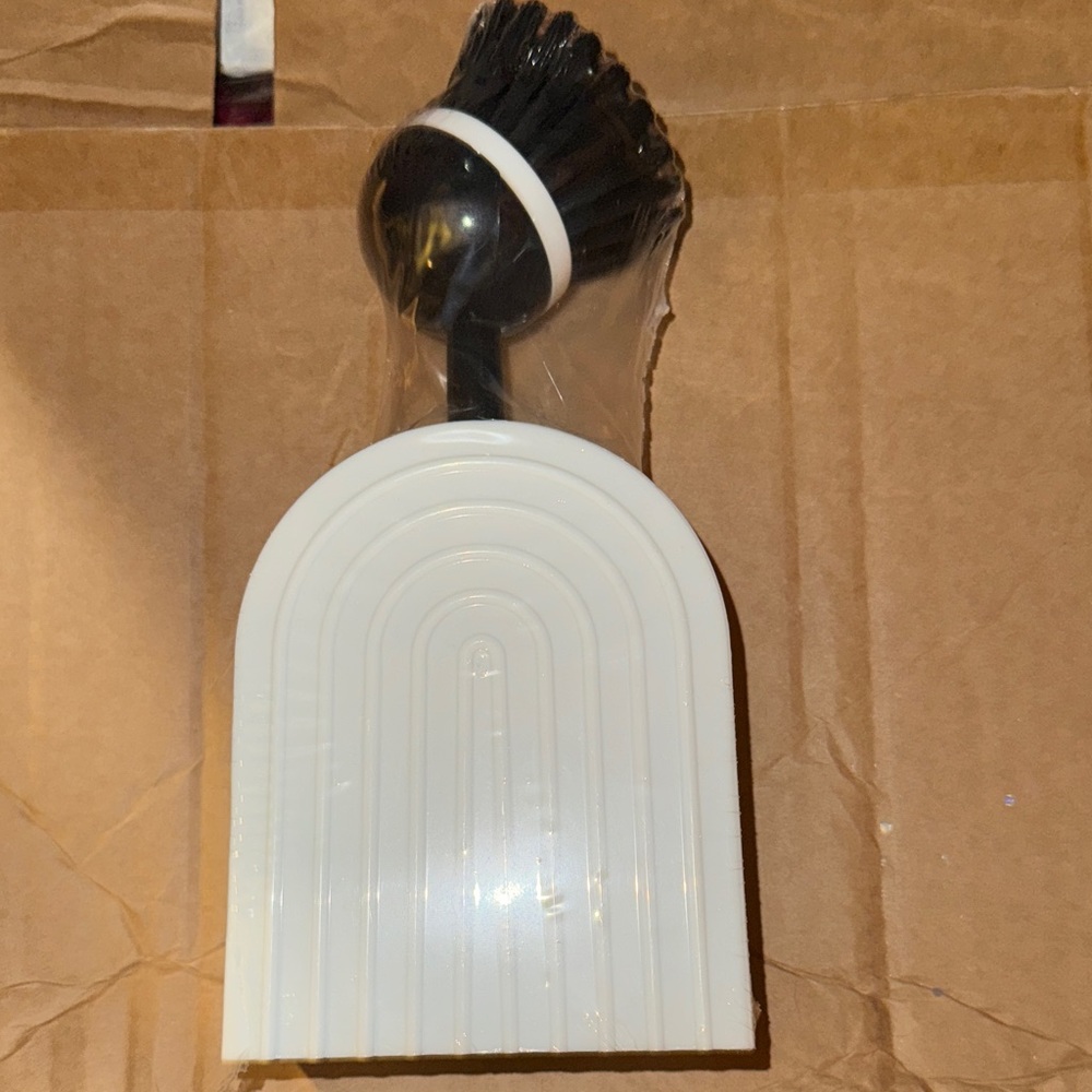 Black and White Cleaning Brush Set